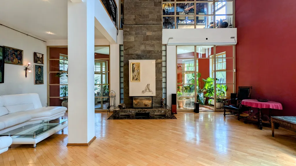 Дом с бассейном в 3 километрах от МКАД