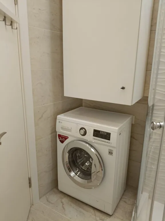 Светлая студия с видом на море