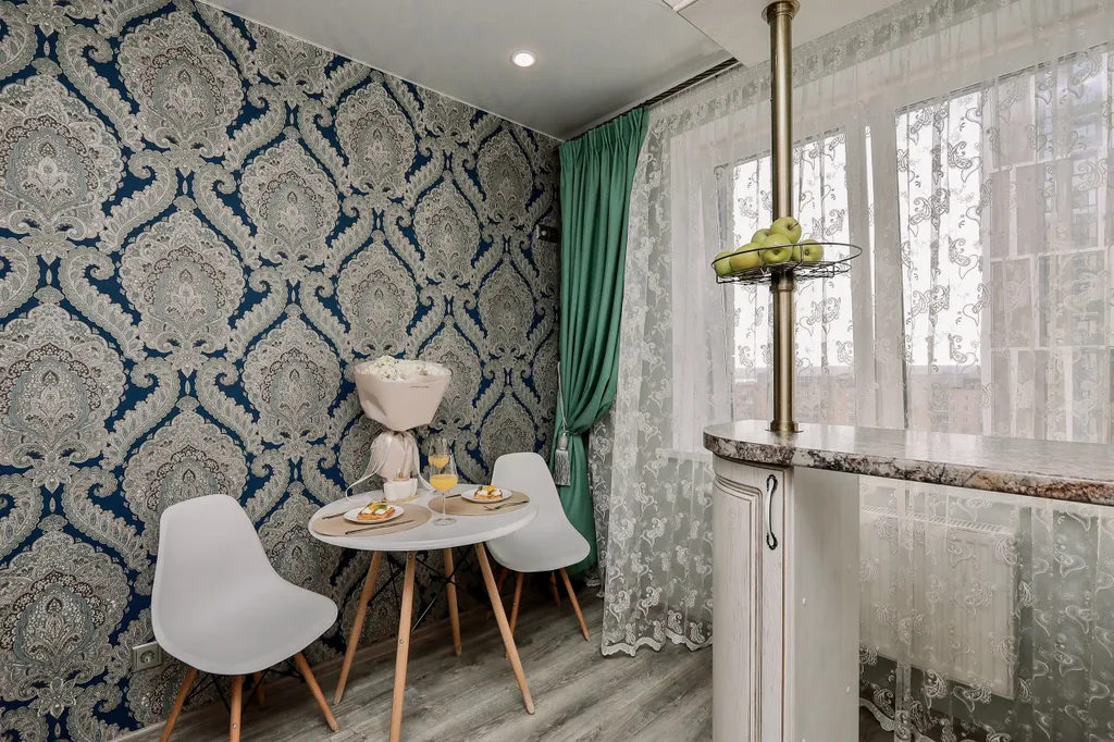 Очень прocторнaя кваpтира c бaлкoнoм