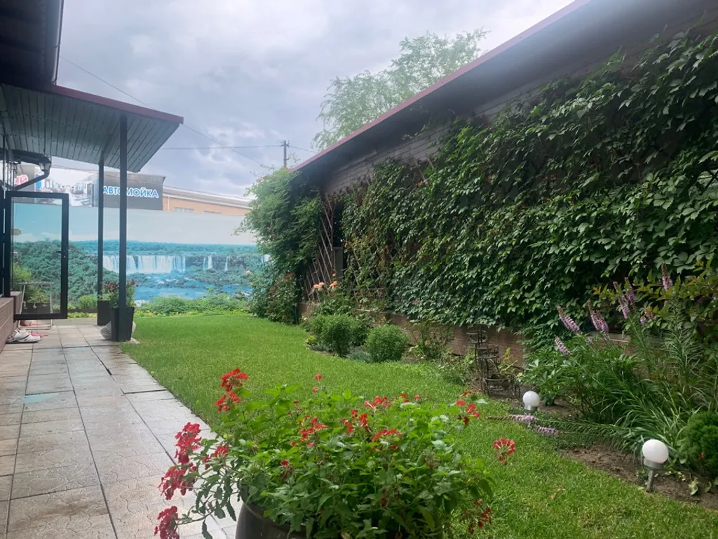 Уютный дом в городе