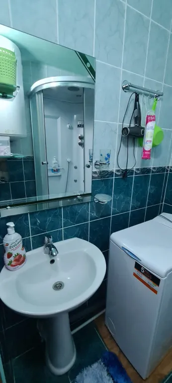 Уютная двухкомнатная квартира с видом на море вдали от шума