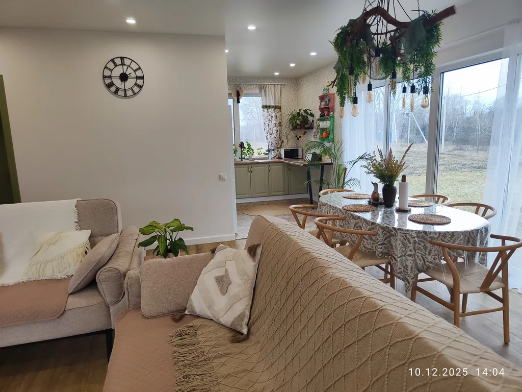 Уютный домик на берегу озера