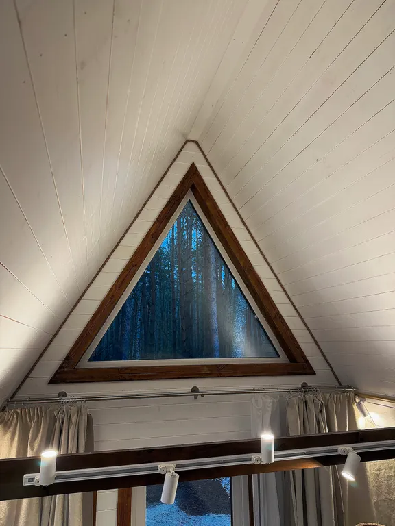 Белый а-фрейм