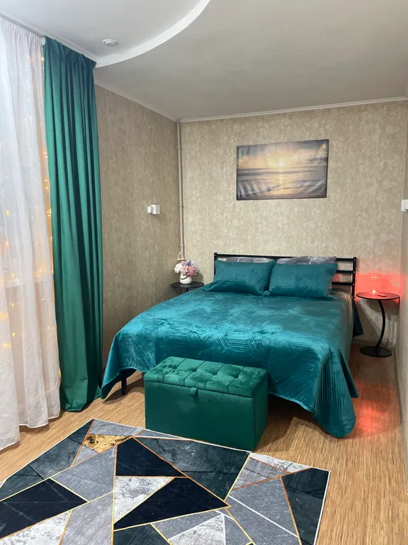 Уютная, светлая квартира с видом на гостиницу карибу