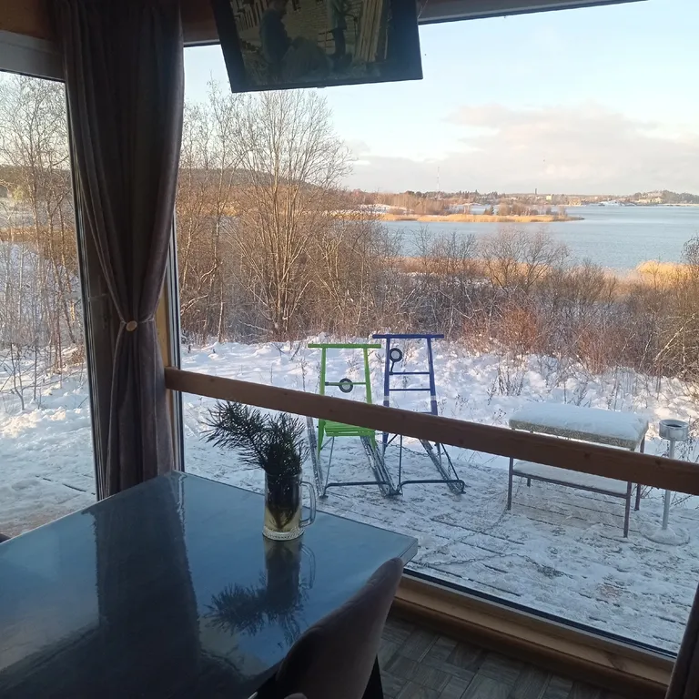 Современный дом на берегу Ладоги