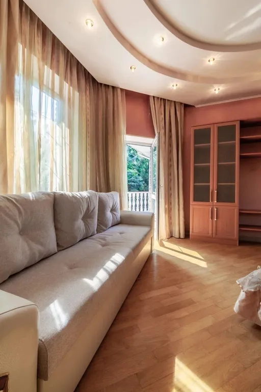 Дом с бассейном и сауной