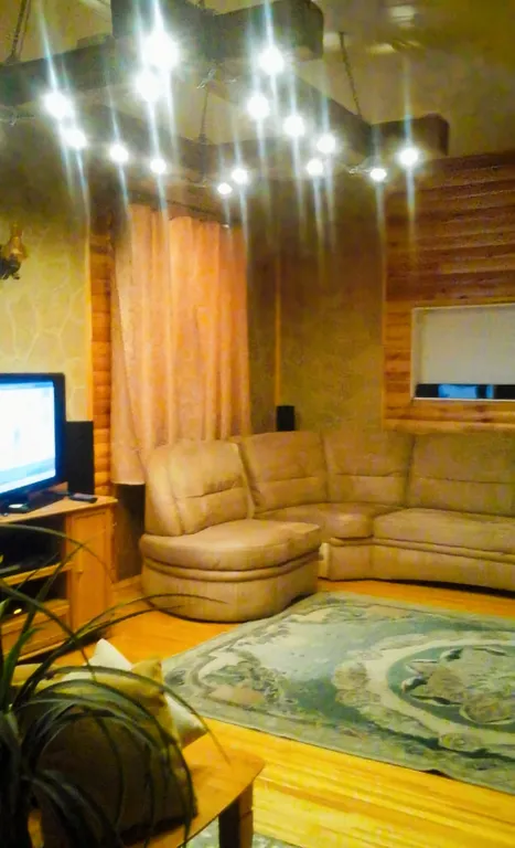 Дом в деревне с баней и камином