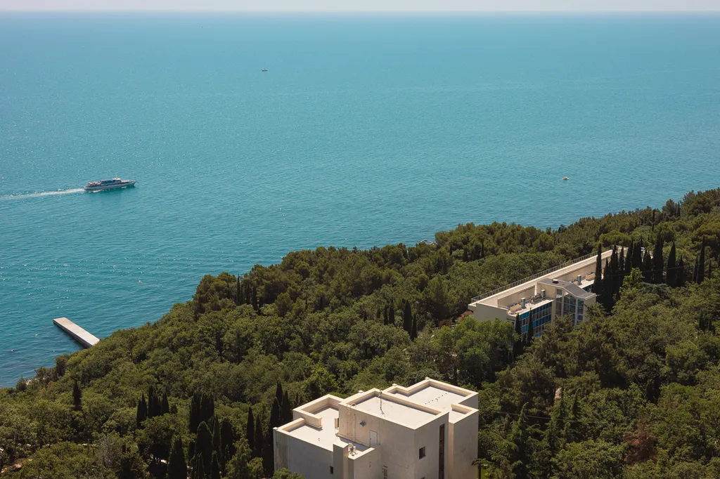 Эксклюзивная квартира с лучшим видом в приморском парке Ялты