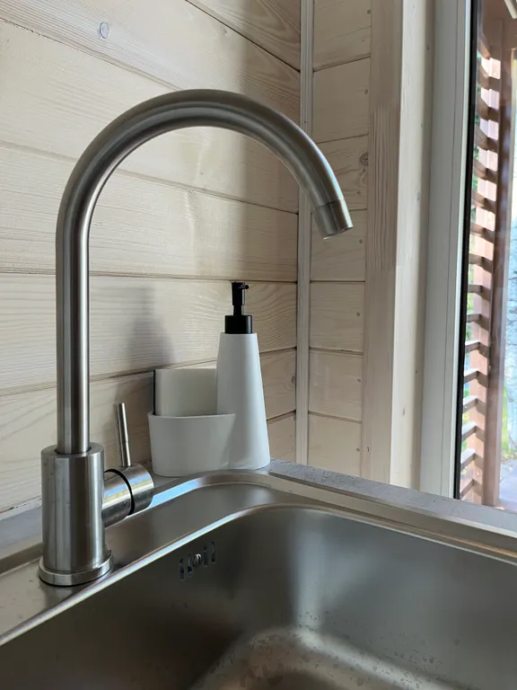 Дом у скалы