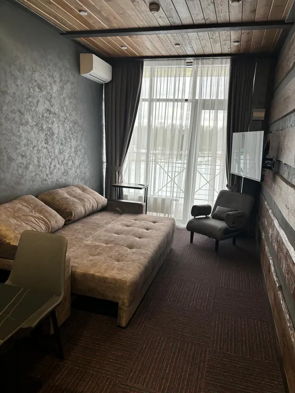 Семейный апартамент у озера на горнолыжном курорте Солнечная Долина