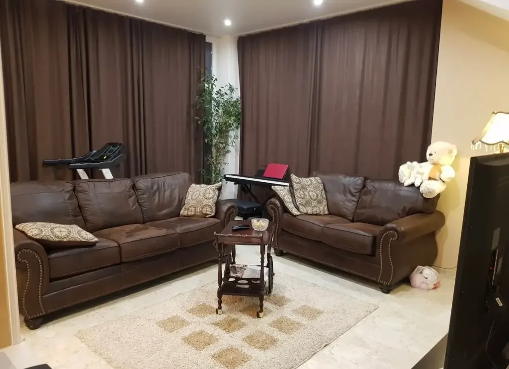 Уютный дом с бассейном и садом с видом на горы и море