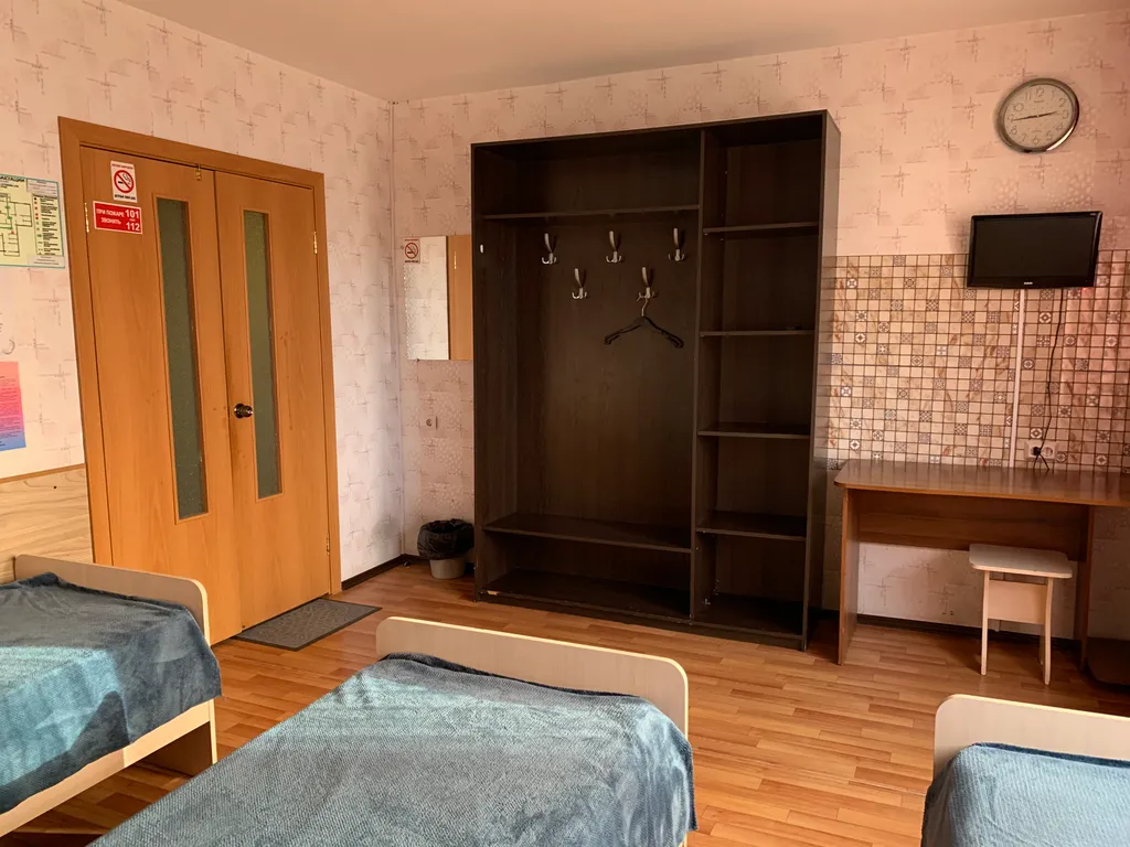 Комната в хостеле для троих гостей на Серова