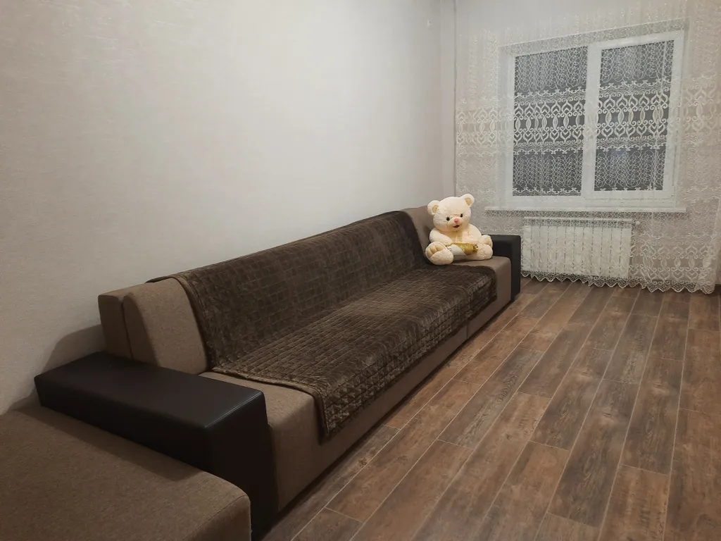 Квартира Большая и современная квартира с балконом — Цемдолина