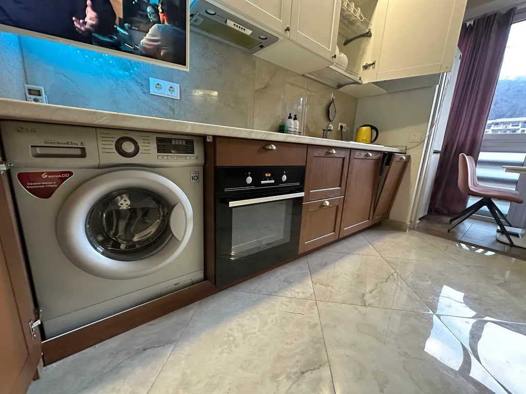 Пушка-евродвушка с видом на горы и Мариотт