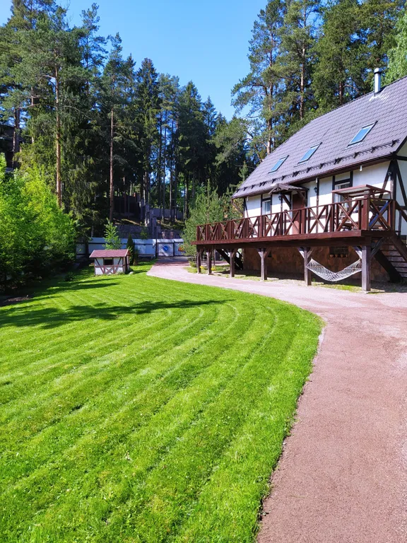 Дом на берегу озера