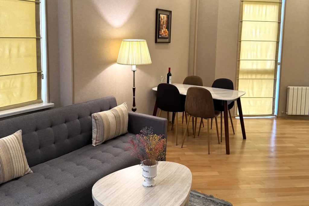 Дом, милый дом в центре города, Район Ваке