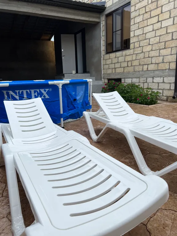 У берега моря новая уютная дача