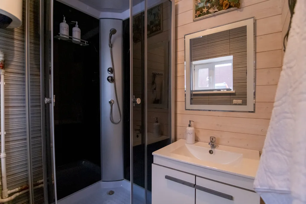 Дом в стиле лофт с своим озером на территории