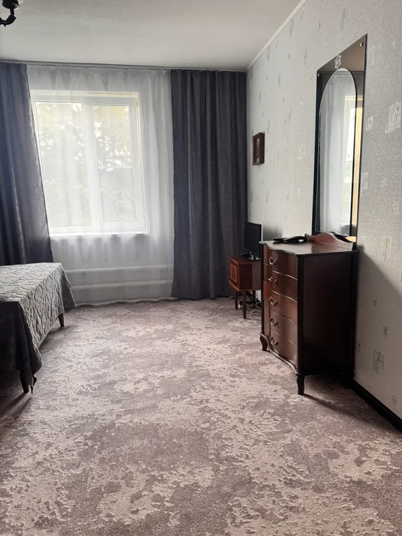 С бассейном рядом с морем