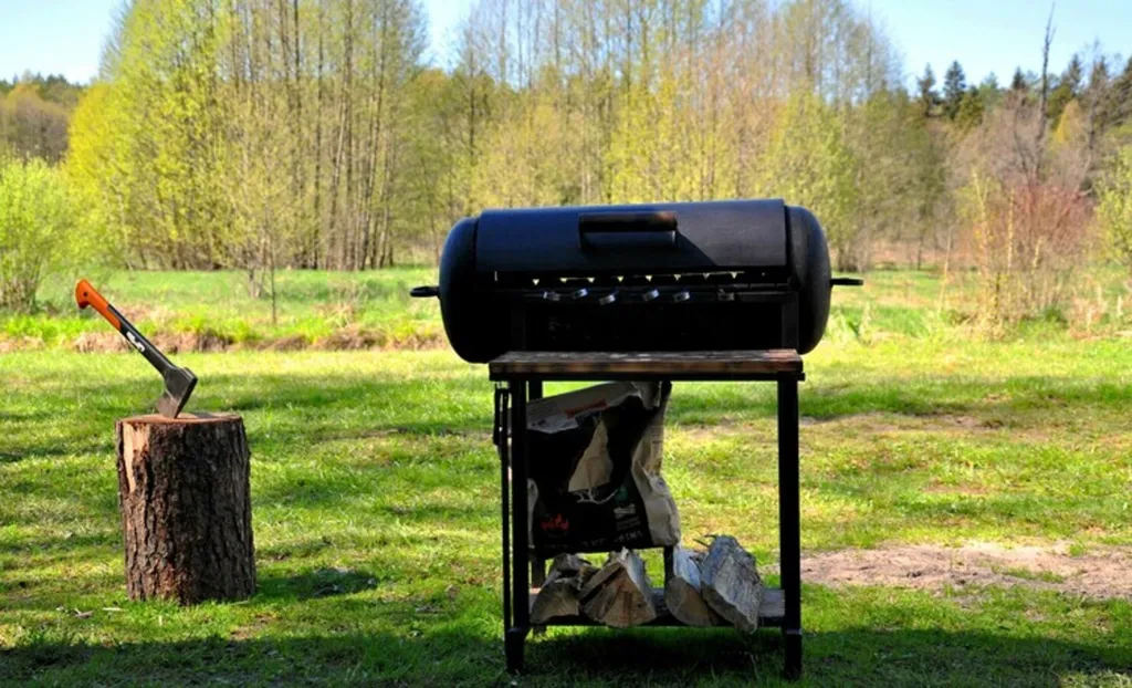 Хутор Избушка на опушке леса, возле реки