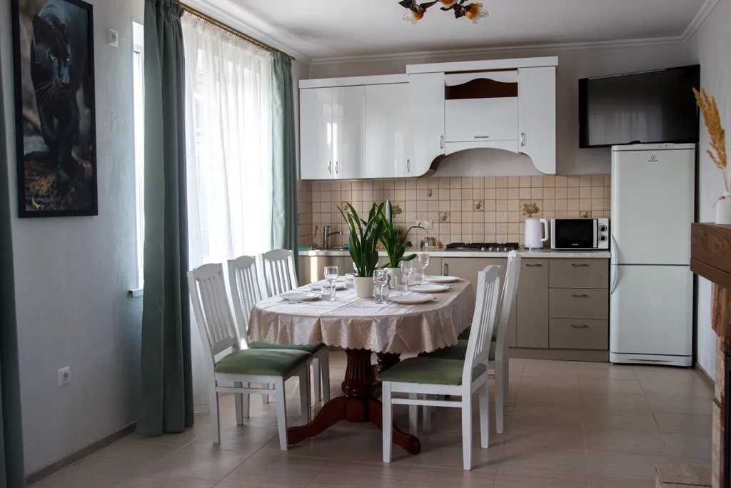 Коттедж Дом с баней, бассейном и тёплой купелью — Ленина