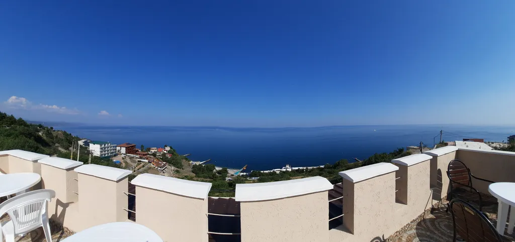 Комната с видом на море 11