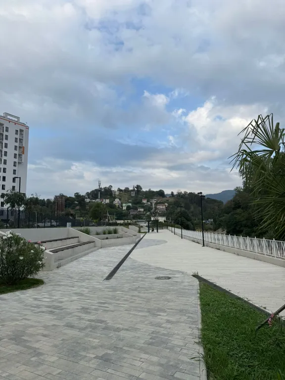 Уютная новая квартира с дизайнерским ремонтом с изолированной спальней