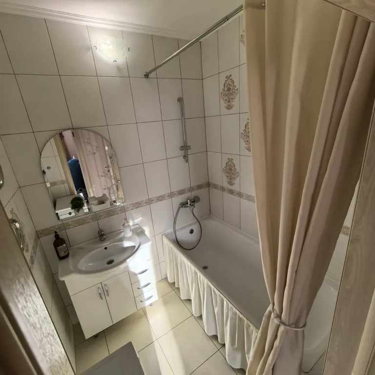 Большая 2-я квартира с отдельными 2-мя спальнями, отдельной кухней