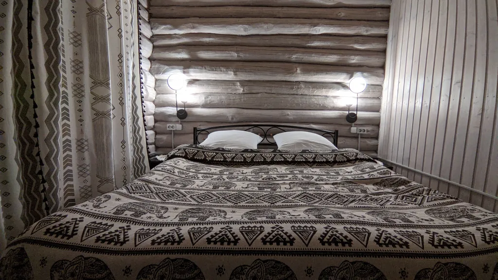 Дом Феникс в лесу