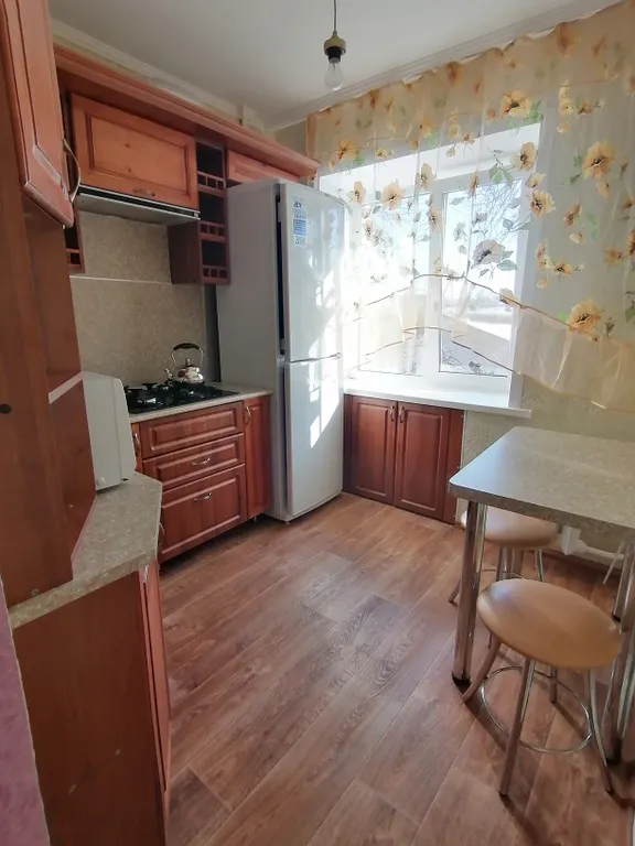 В самом центре города уютная двух комнатная квартира.