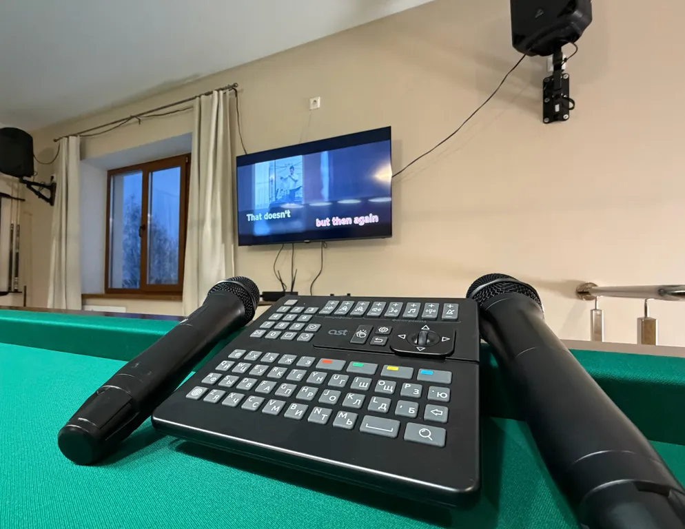 Дом с бассейном и 6 спальнями