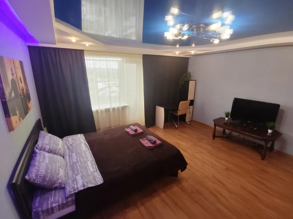 Трёхкомнатная квартира с раздельными комнатами двумя уборными и лифтом