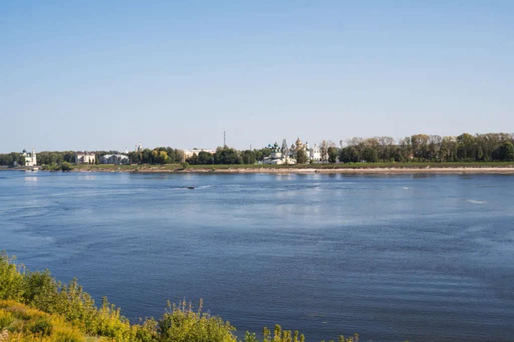 Уютные дома для компании и большой семьи на берегу Волги