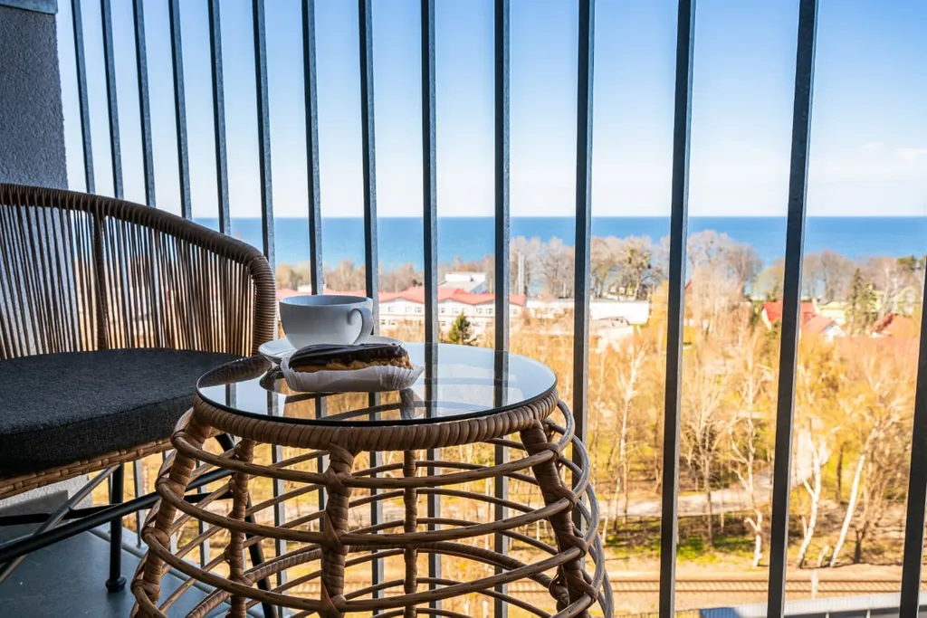 Апартаменты с ванной у окна и видом на море