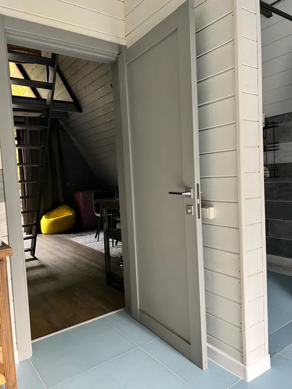 Уютный дом A-Frame в лесу