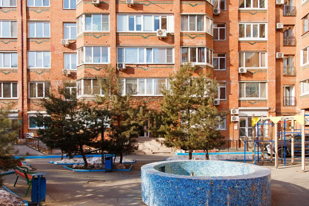 Уютная квартира с детской площадкой во дворе