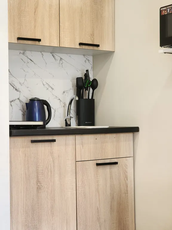 Просторная студия с балконом