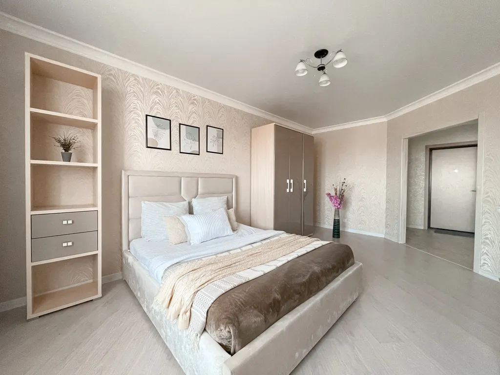 Современная квартира с видом на реку Кутум