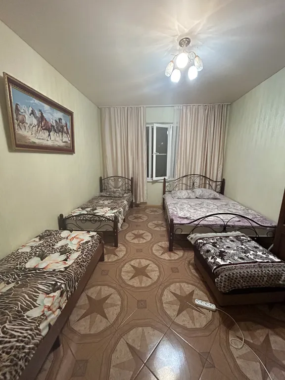 Комната с видом на горы и море