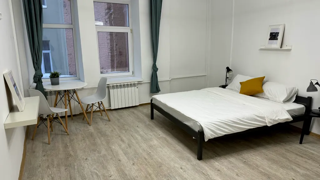 Большая и уютная комната у Московского Кремля