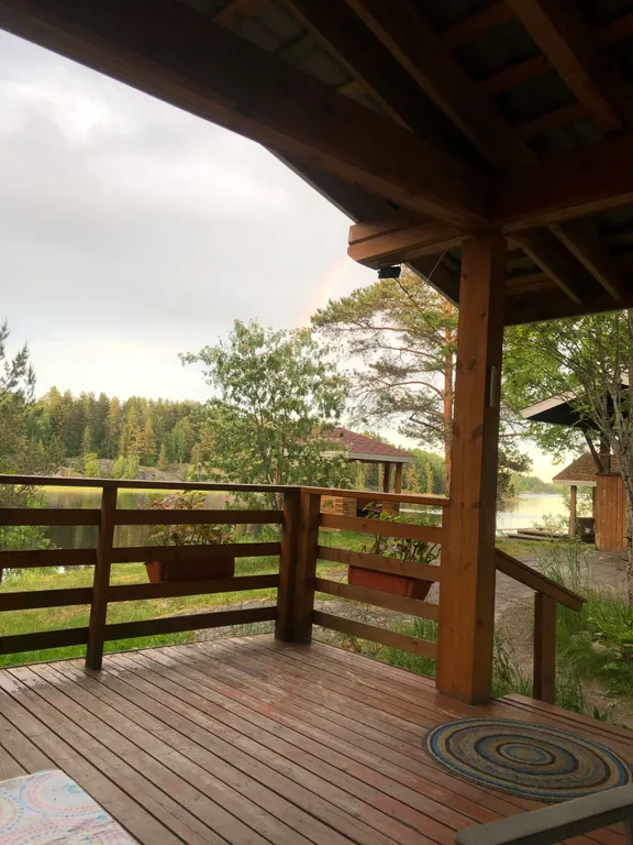 Большой уютный деревянный коттедж на самом берегу Ладожских шхер