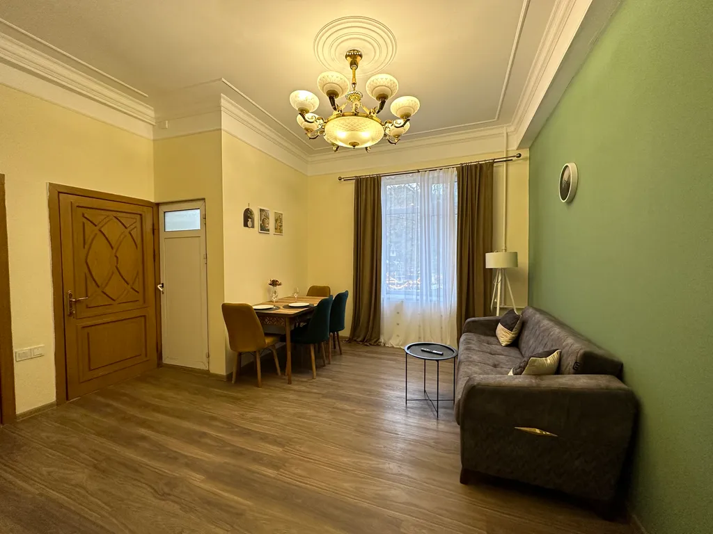 Esmerald suite Apartment