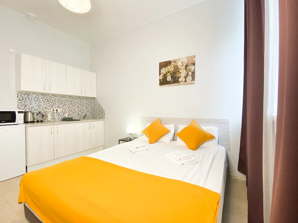 Уютные апартаменты-студио Солнечный Питер на Гончарной улице