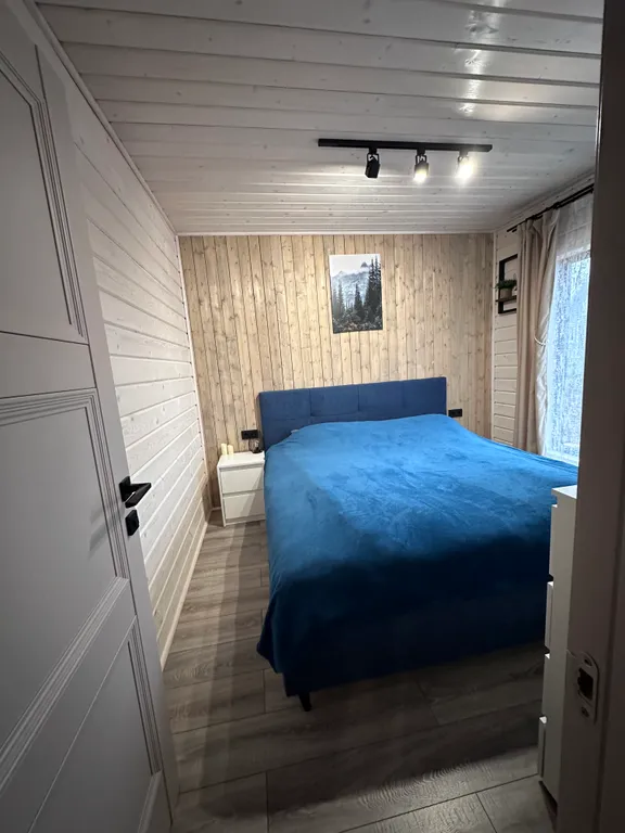 Коттедж Уютный современный дом в сосновом лесу у озера — Запорожское