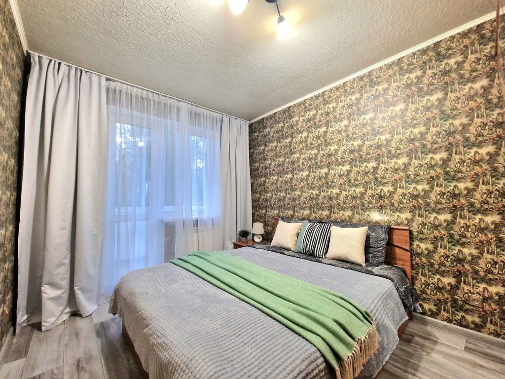 Квартира Трёхкомнатная квартира — Екатеринбург