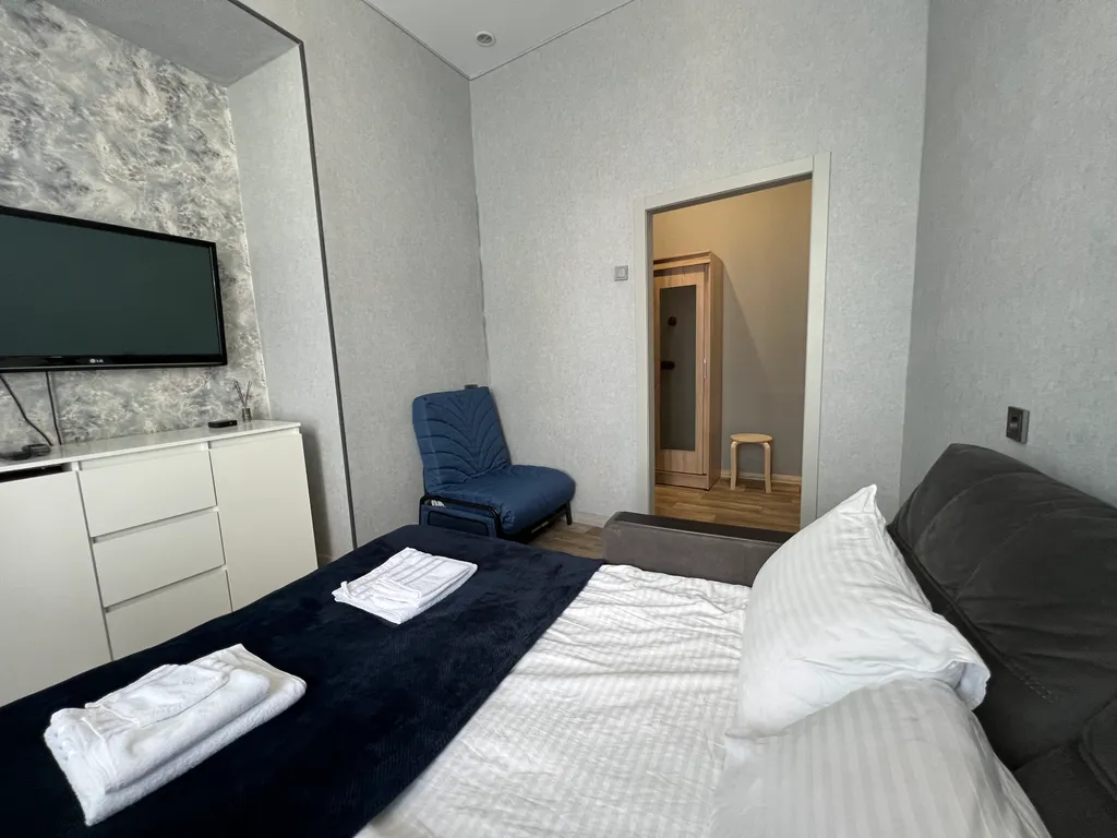 Уютный лофт с историческим балконом на главной улице