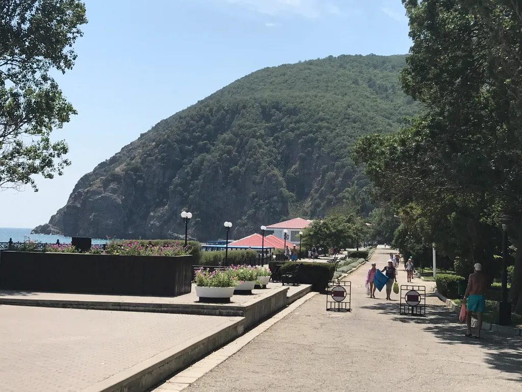 Премиум студия с террасой на 1 линии