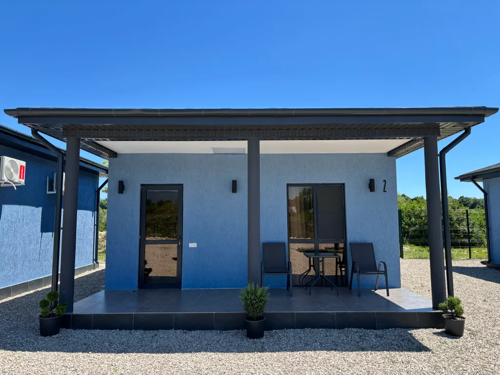 Полуторакомнатный коттедж вблизи реки Хыпста