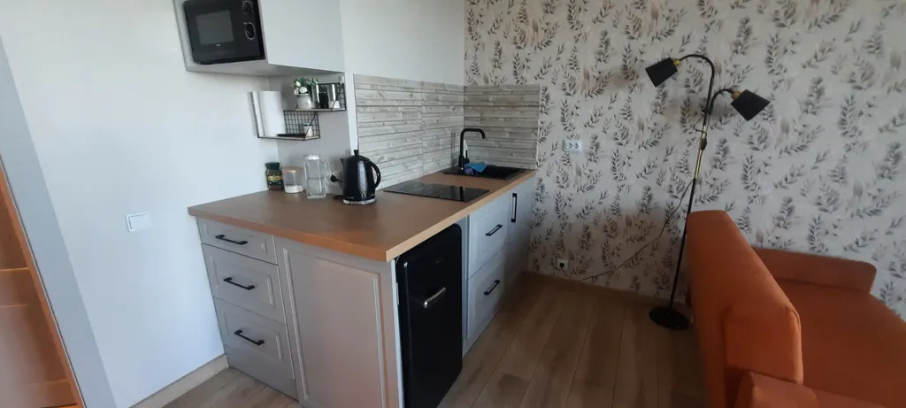 Квартира-студия с видом на город и озеро