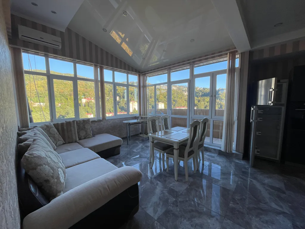 Просторная квартира в центре Хосты